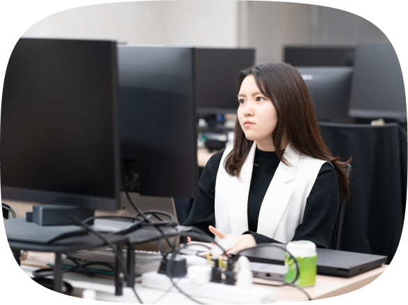 集中して作業中